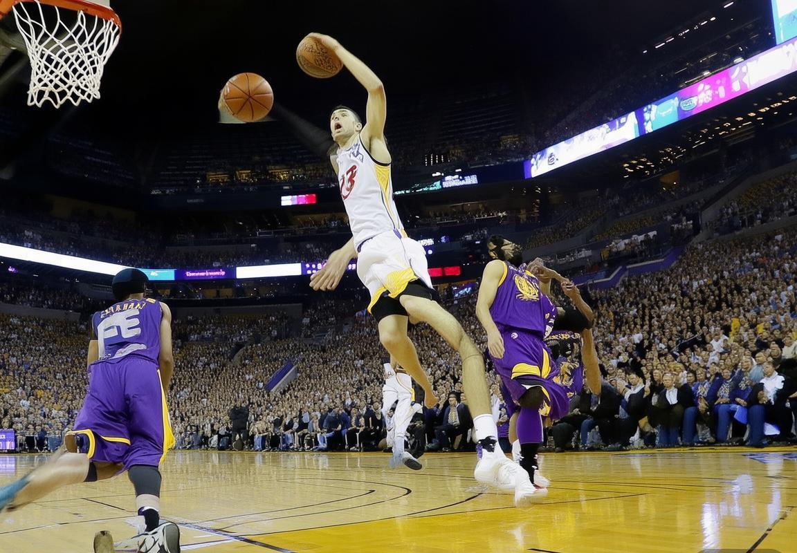 亚历山大31分雷霆锁定八强！湖人惊险晋级，NBA季中锦标赛格局明朗，金州勇士惜败火箭